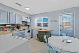 Beachfront Gulf Shores Condo w/ Pool & Balcony - Image 5