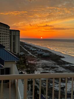 Beachfront Penthouse with Gulf Views - Image 4