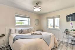 Gulf Shores Beachfront Condo w/ Pool & Balcony - Image 4
