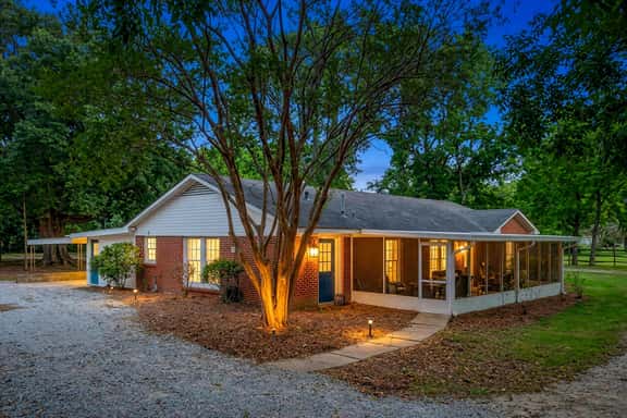 Ella Langley's Childhood Home 4BR Hope Hull Retreat - Image 1