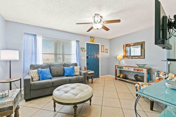 Beachfront Condo Steps to Gulf Shores & Pool - Image 3