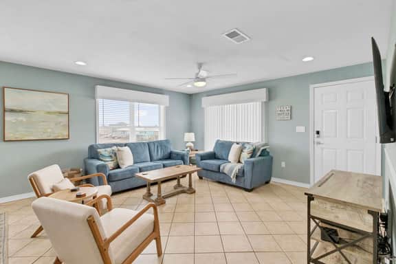 Gulf Shores Condo: Beach Access & Sparkling Pool - Image 3