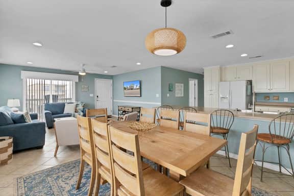Gulf Shores Condo: Beach Access & Sparkling Pool - Image 5