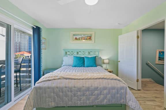 Beachfront Gulf Shores Condo w/ Pool & Balcony - Image 3