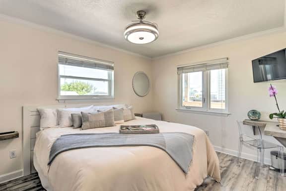 Gulf Shores Beachfront Condo w/ Pool & Balcony - Image 4