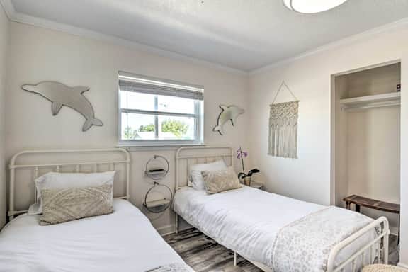 Gulf Shores Beachfront Condo w/ Pool & Balcony - Image 5