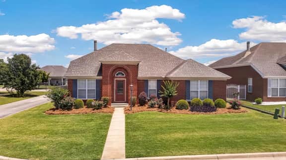 Montgomery Step-Free Home with BBQ & Private Patio - Image 2