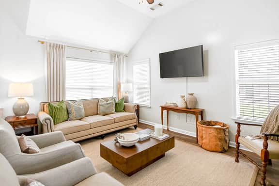 Montgomery Step-Free Home with BBQ & Private Patio - Image 3