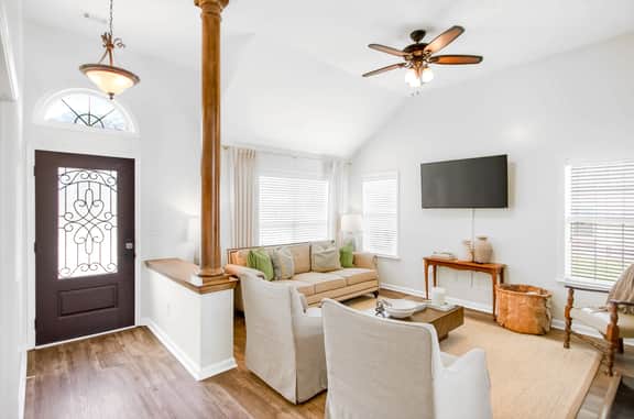 Montgomery Step-Free Home with BBQ & Private Patio - Image 5