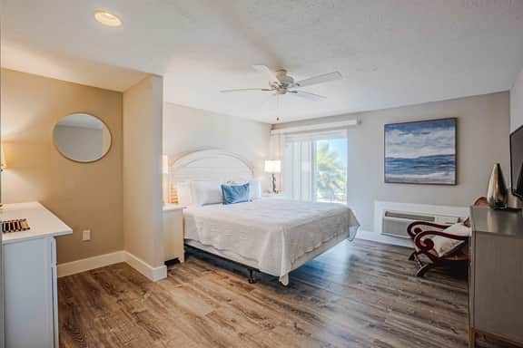 Waterfront Condo w/ Pool, Marina & Bay Views - Image 4