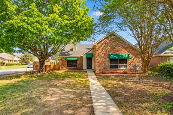 Updated Home Near Gunter and Downtown - Image 3
