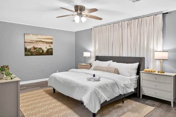 Updated Home Near Gunter and Downtown - Image 4